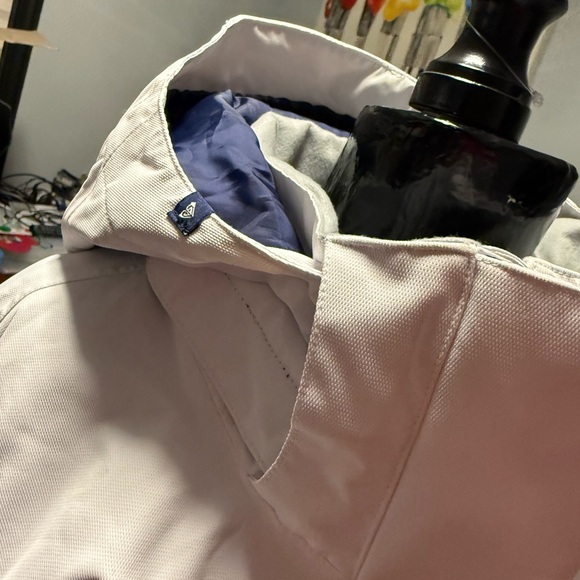 Roxy White and Multicolor Leopard Print Ski Jacket - Picture 12 of 13